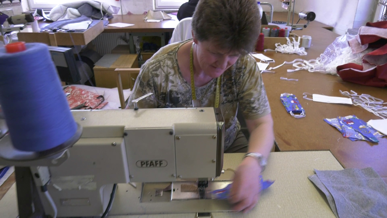 MEgional am 7. April 2020 mit einer Firma die Mundschutz herstellt